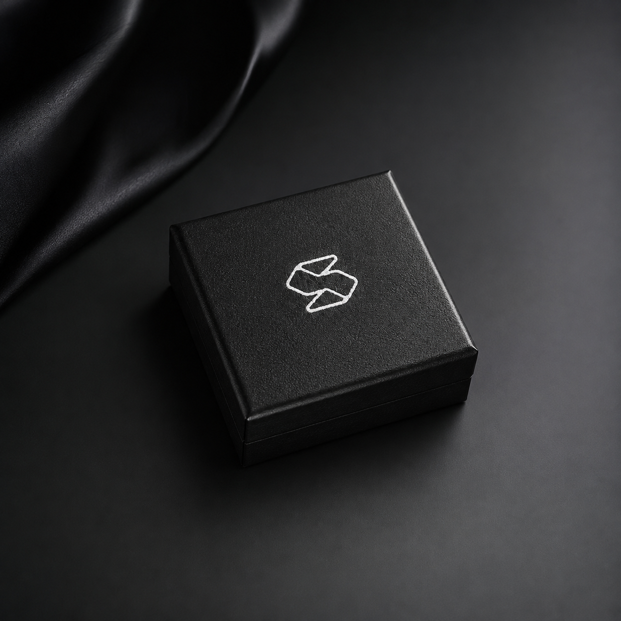 Exklusiv svart S-box från Skytrition – förpackning för örhängen i Stainless Steel | Skytrition